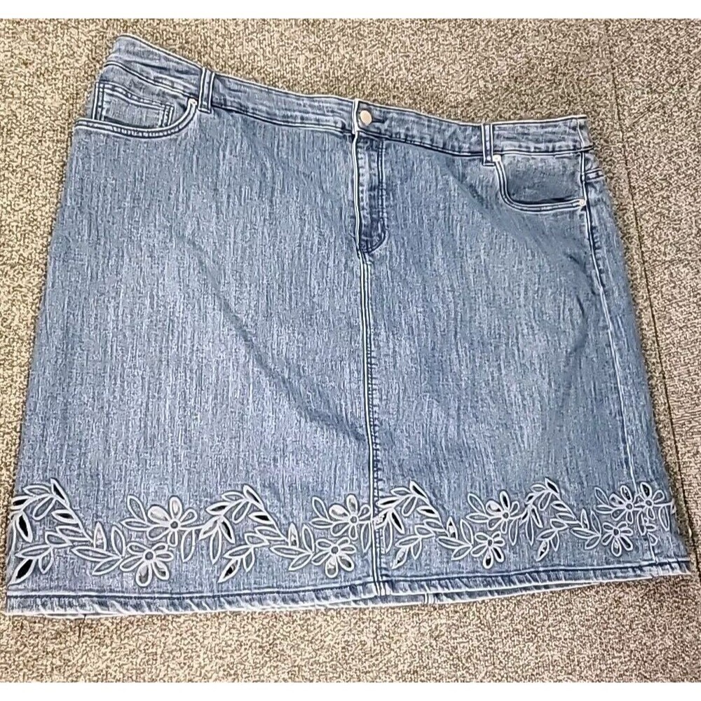 Westport Plus Denim Skirt Womens 24W Pockets Stretch Floral Dedign VGC